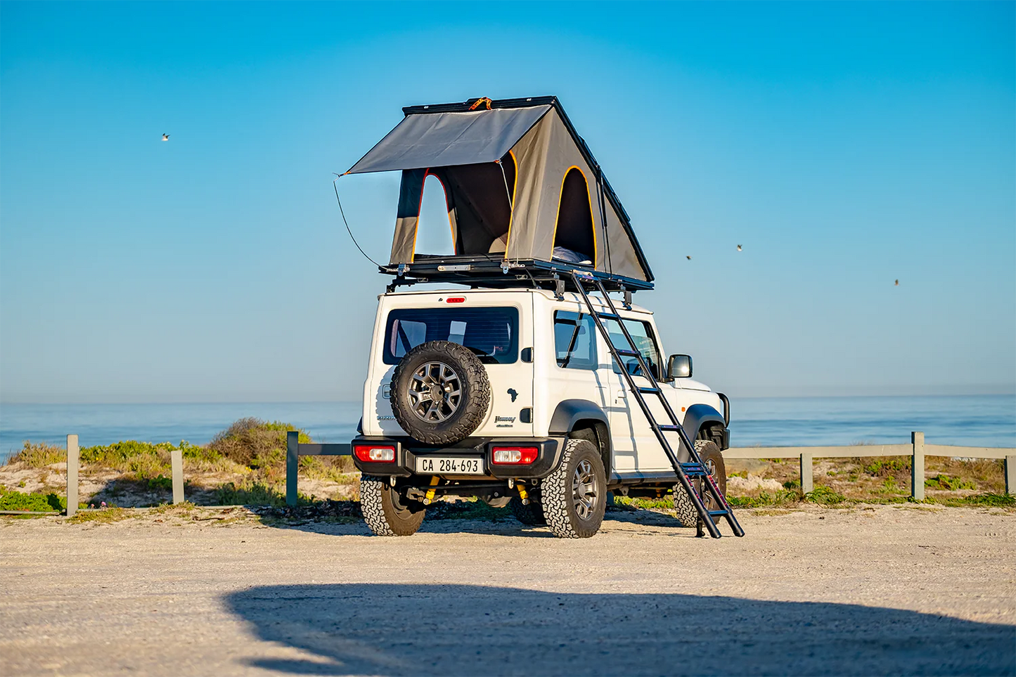 LIGHTWEIGHT ROOFTOP TENT - BLACK