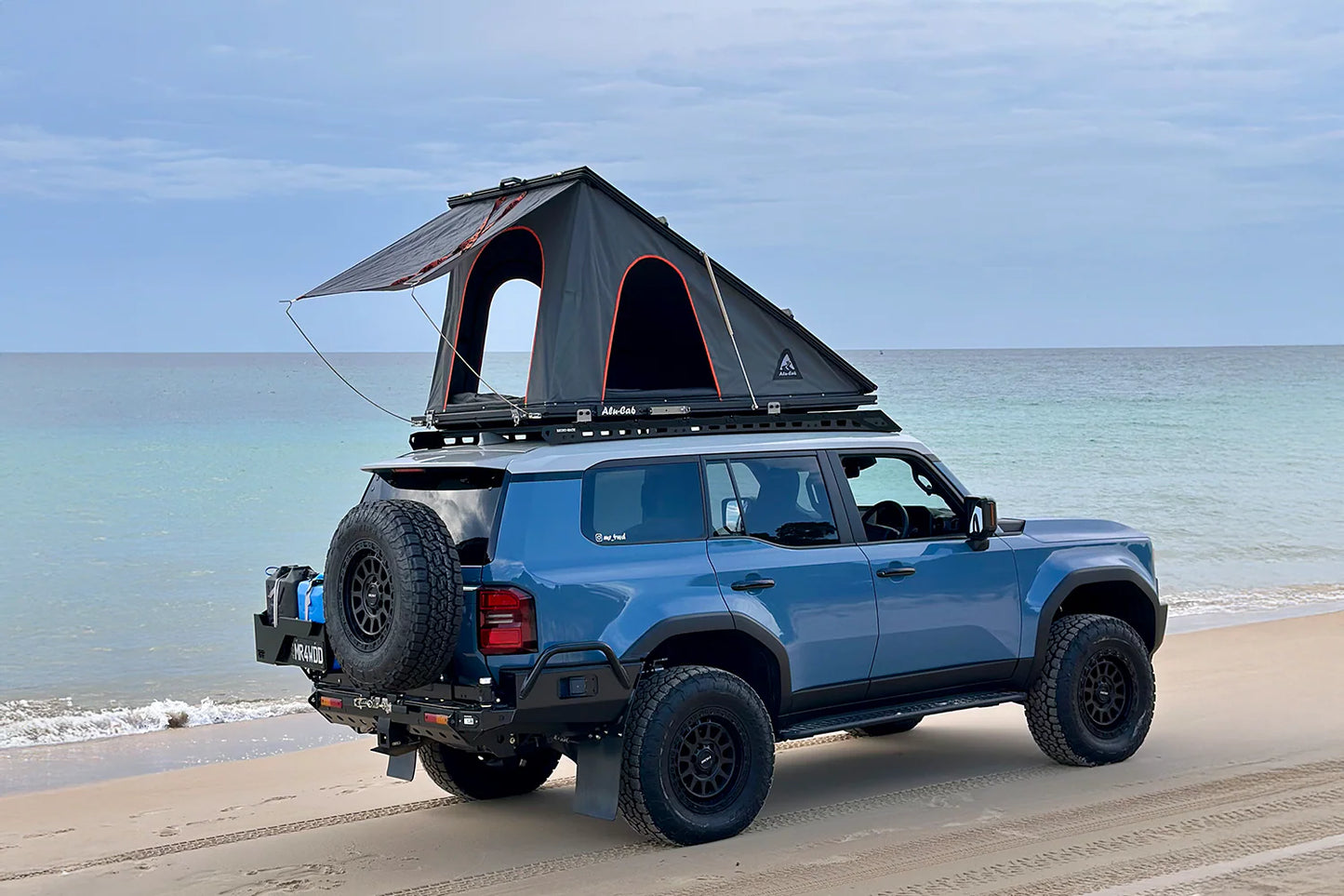 LIGHTWEIGHT ROOFTOP TENT - BLACK